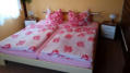 Schlafzimmer mit Doppelbett